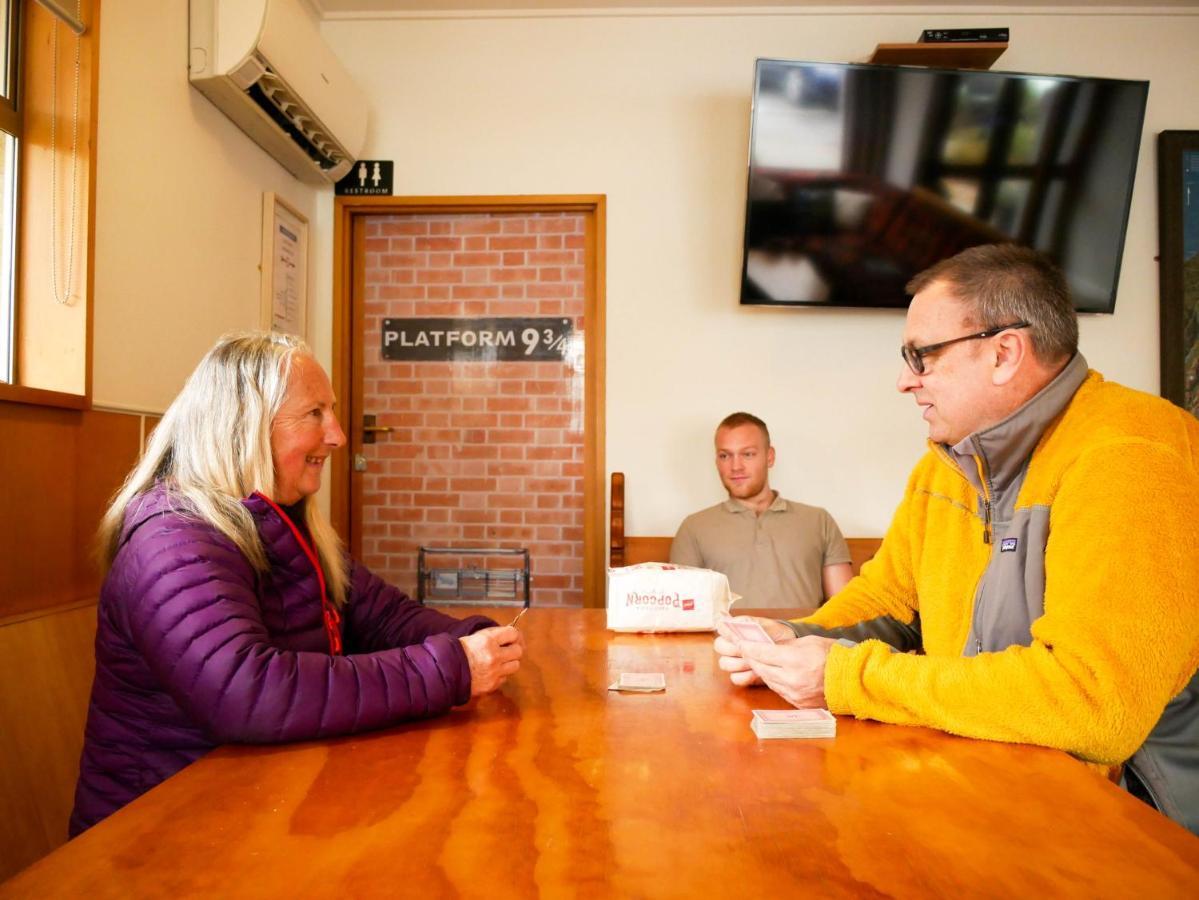 Wanaka Backpackers Bothy Hostel Bagian luar foto